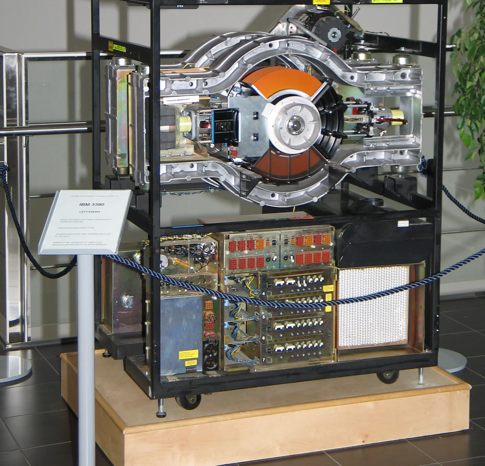 IBM 3380, den første gigabyte